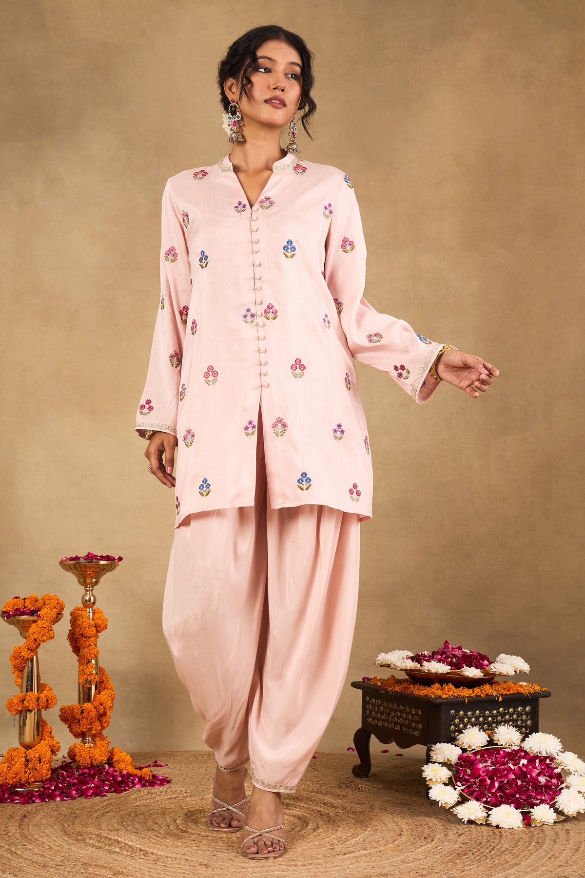 Gulabi Phool Embroidered Kurta Set
