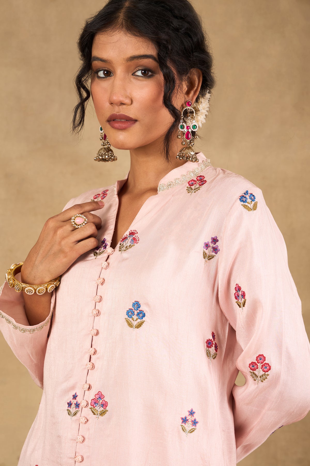 Gulabi Phool Embroidered Kurta Set