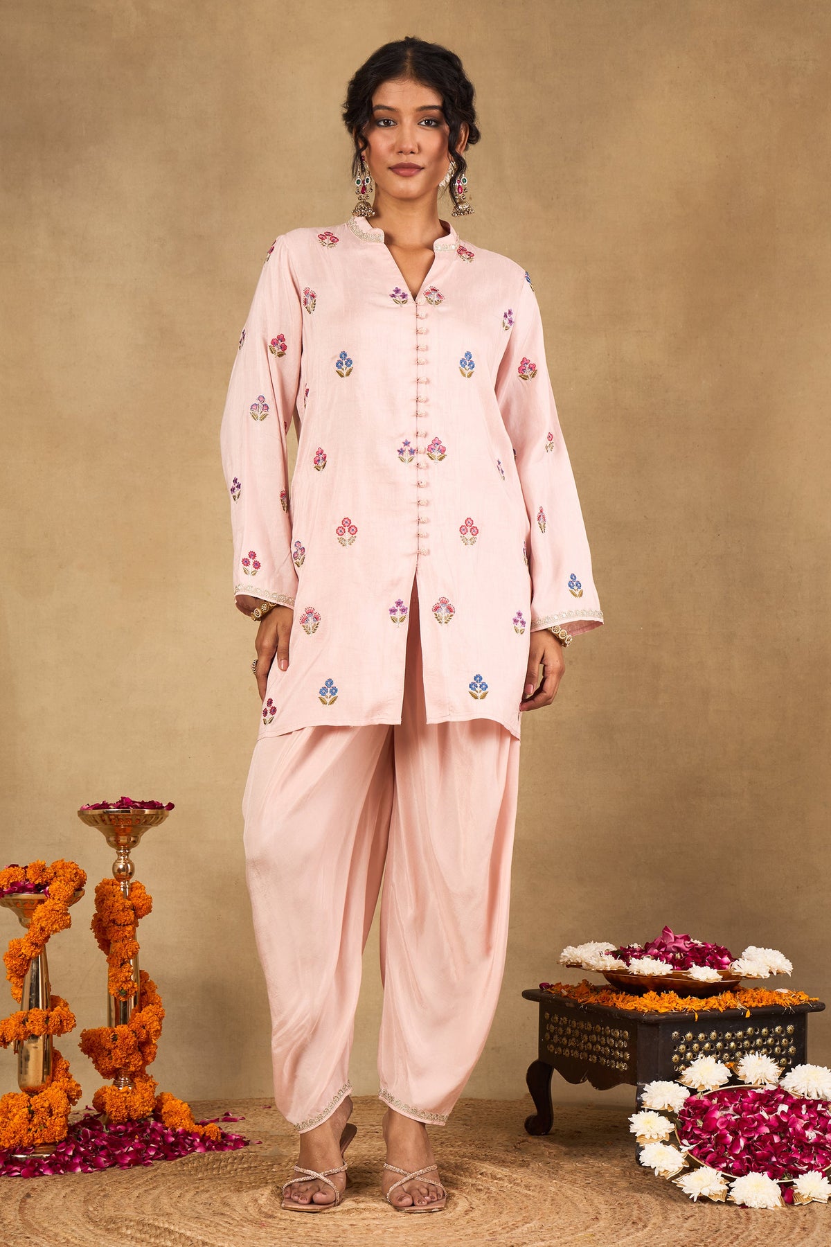 Gulabi Phool Embroidered Kurta Set