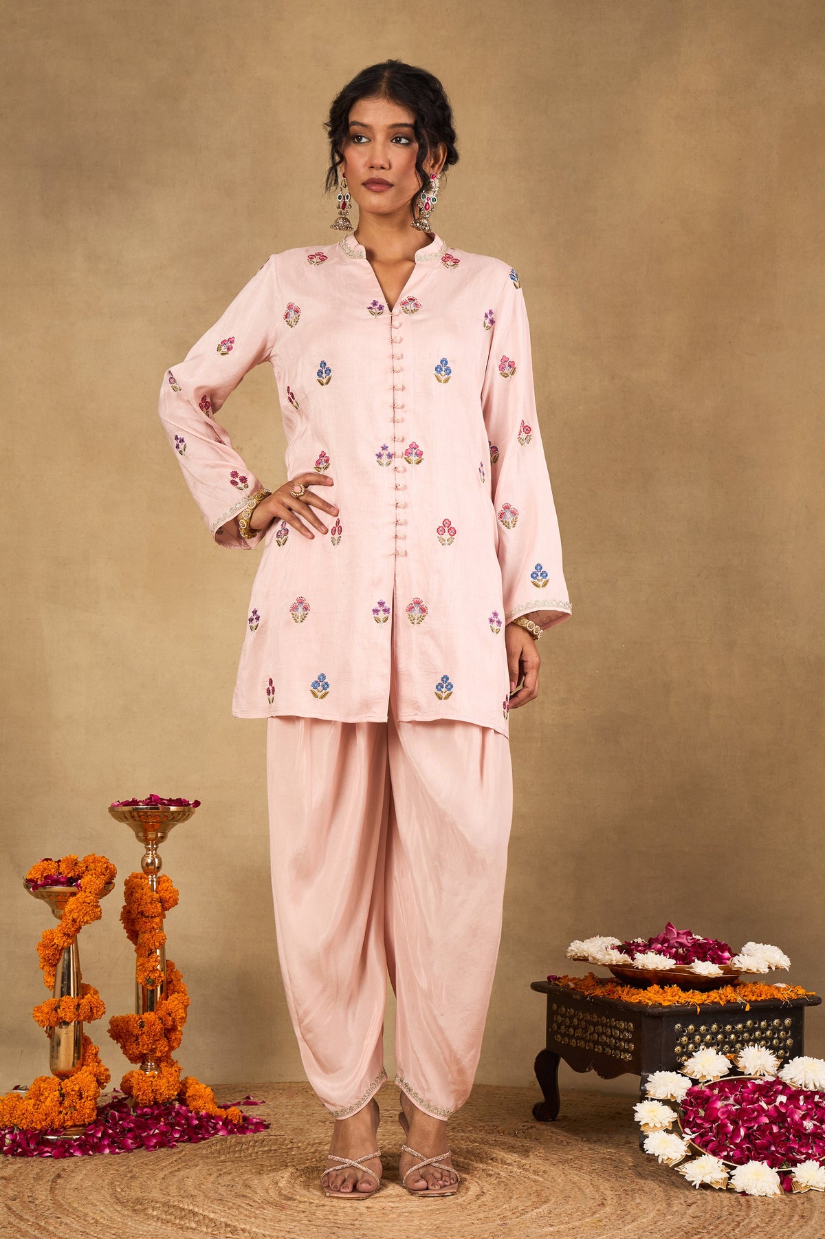 Gulabi Phool Embroidered Kurta Set
