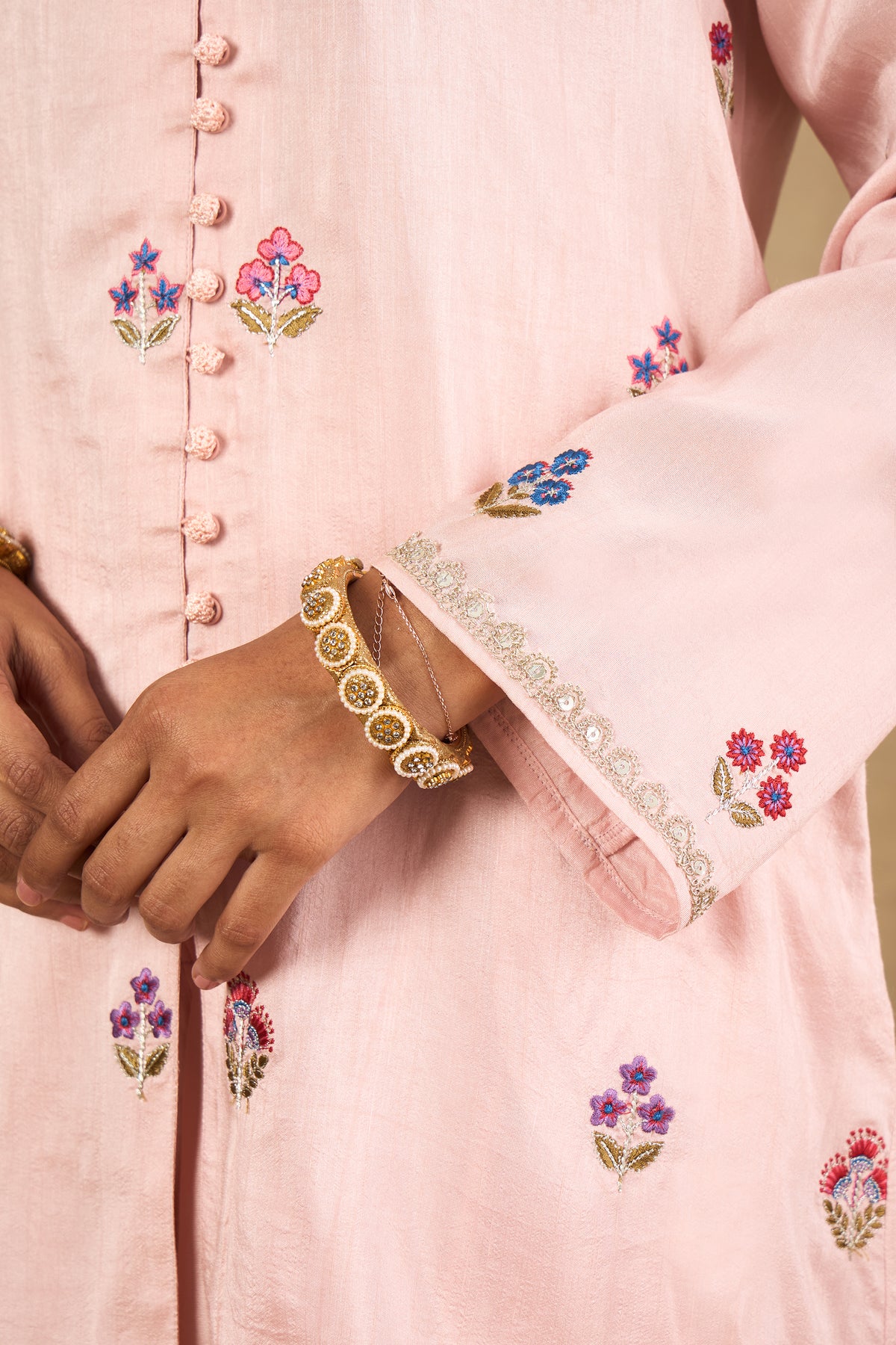 Gulabi Phool Embroidered Kurta Set