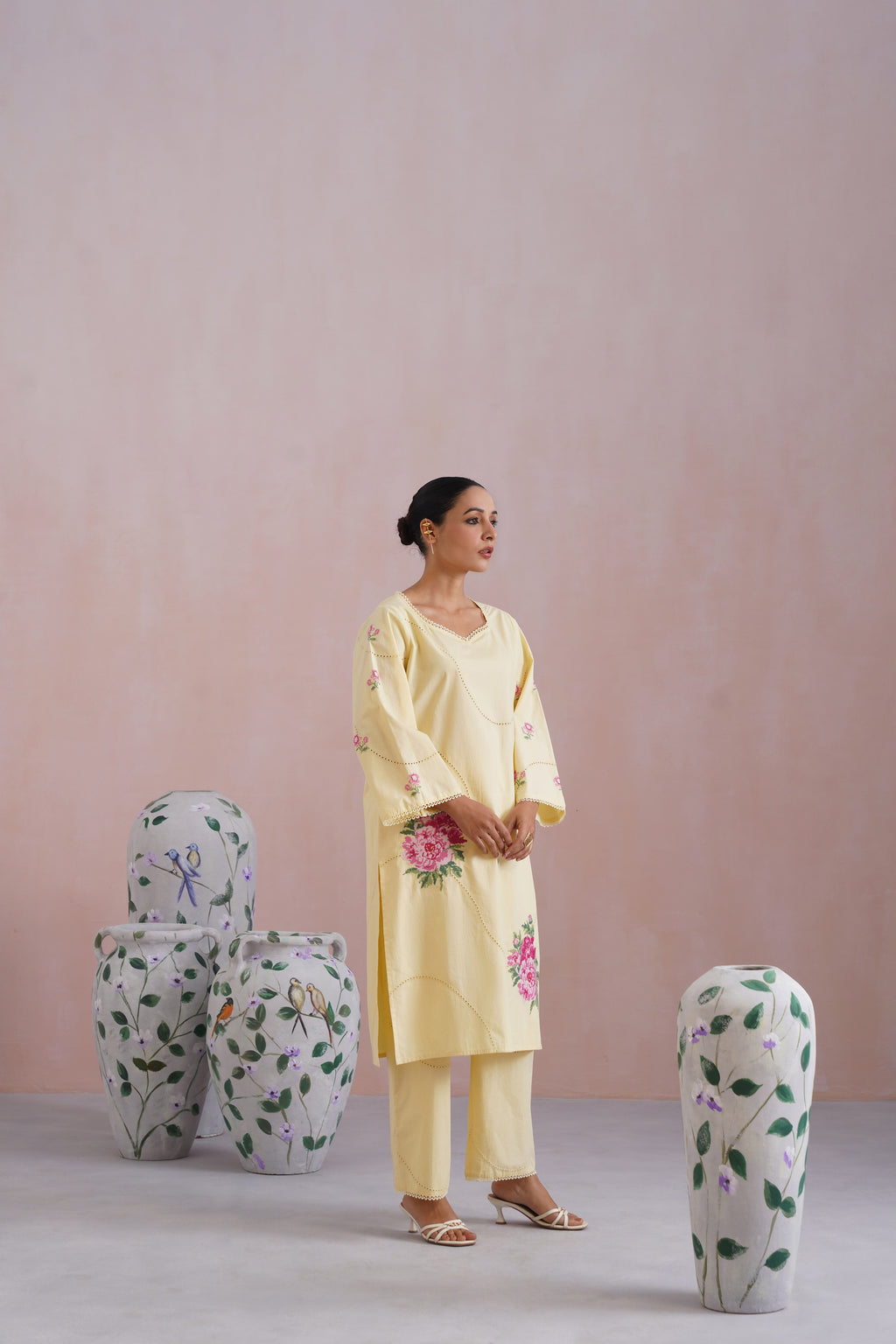 Butter Yellow Broderie Kurta-Set with Cross Stitch Embroidery