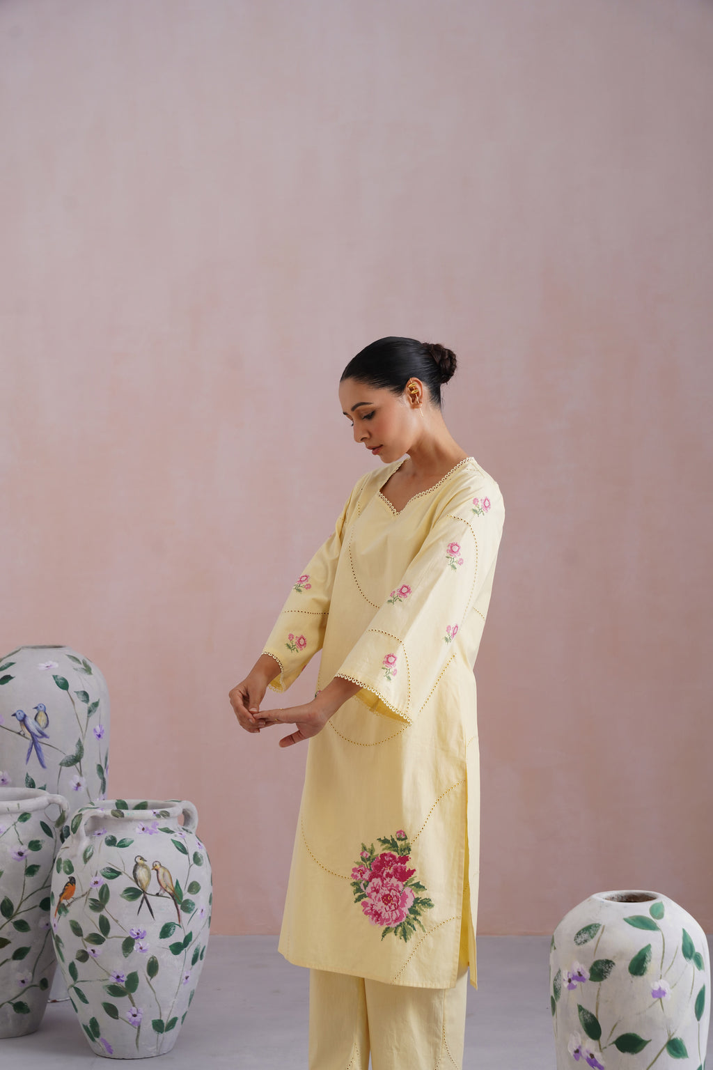 Butter Yellow Broderie Kurta-Set with Cross Stitch Embroidery