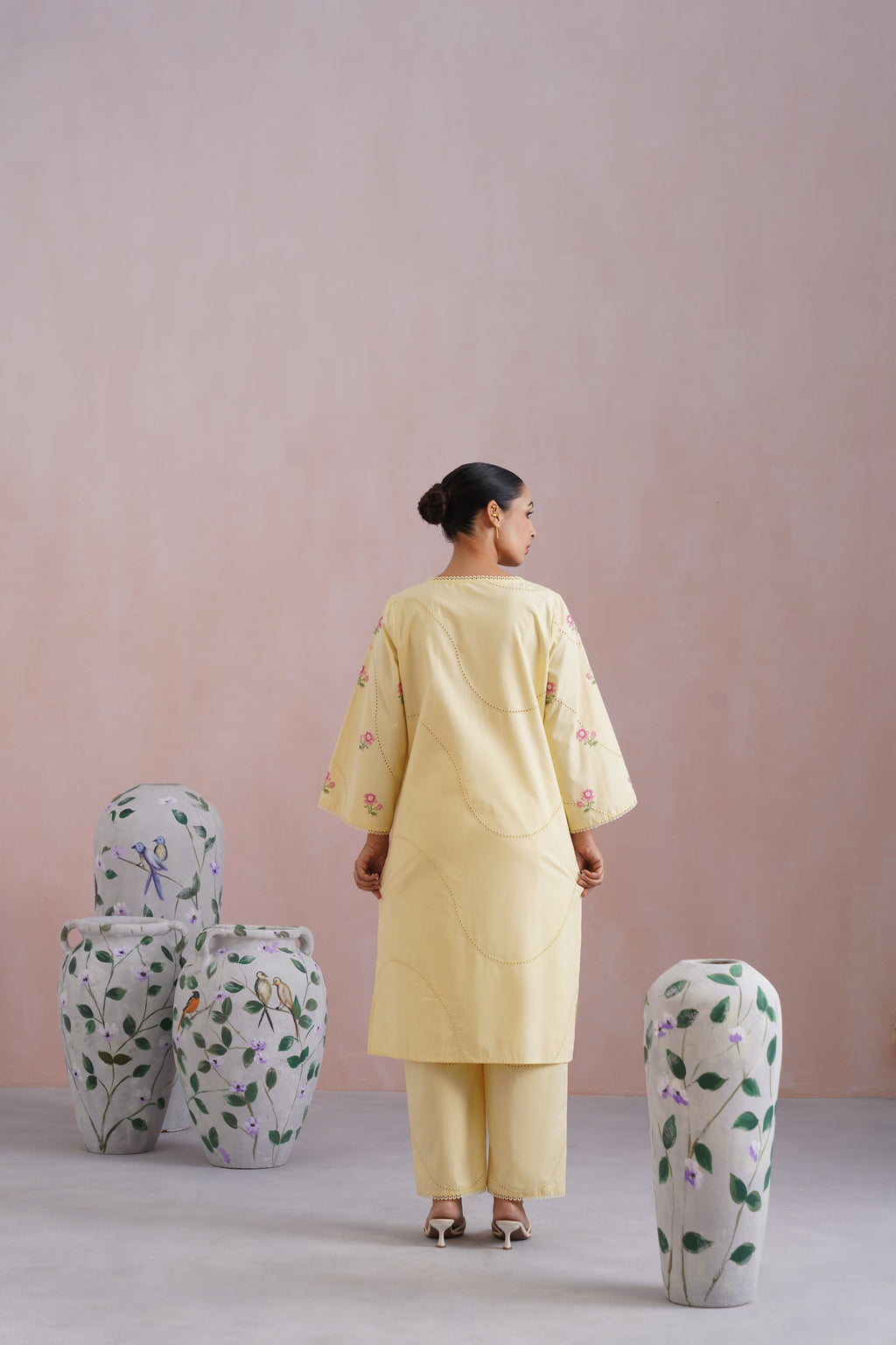 Butter Yellow Broderie Kurta-Set with Cross Stitch Embroidery
